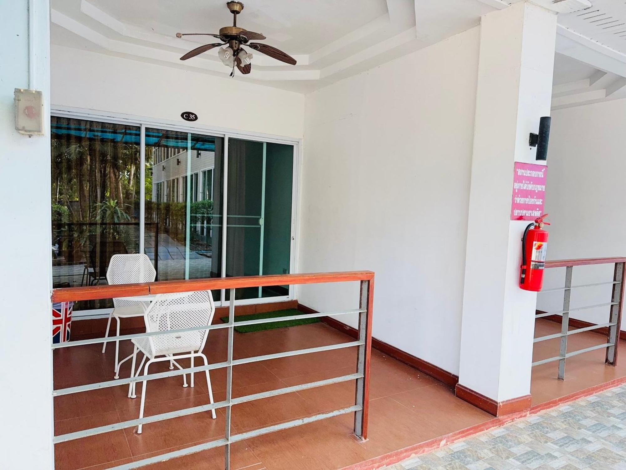 Baan Suan Khun Ta And Golf Resort Ubon Ratchathani Exterior photo