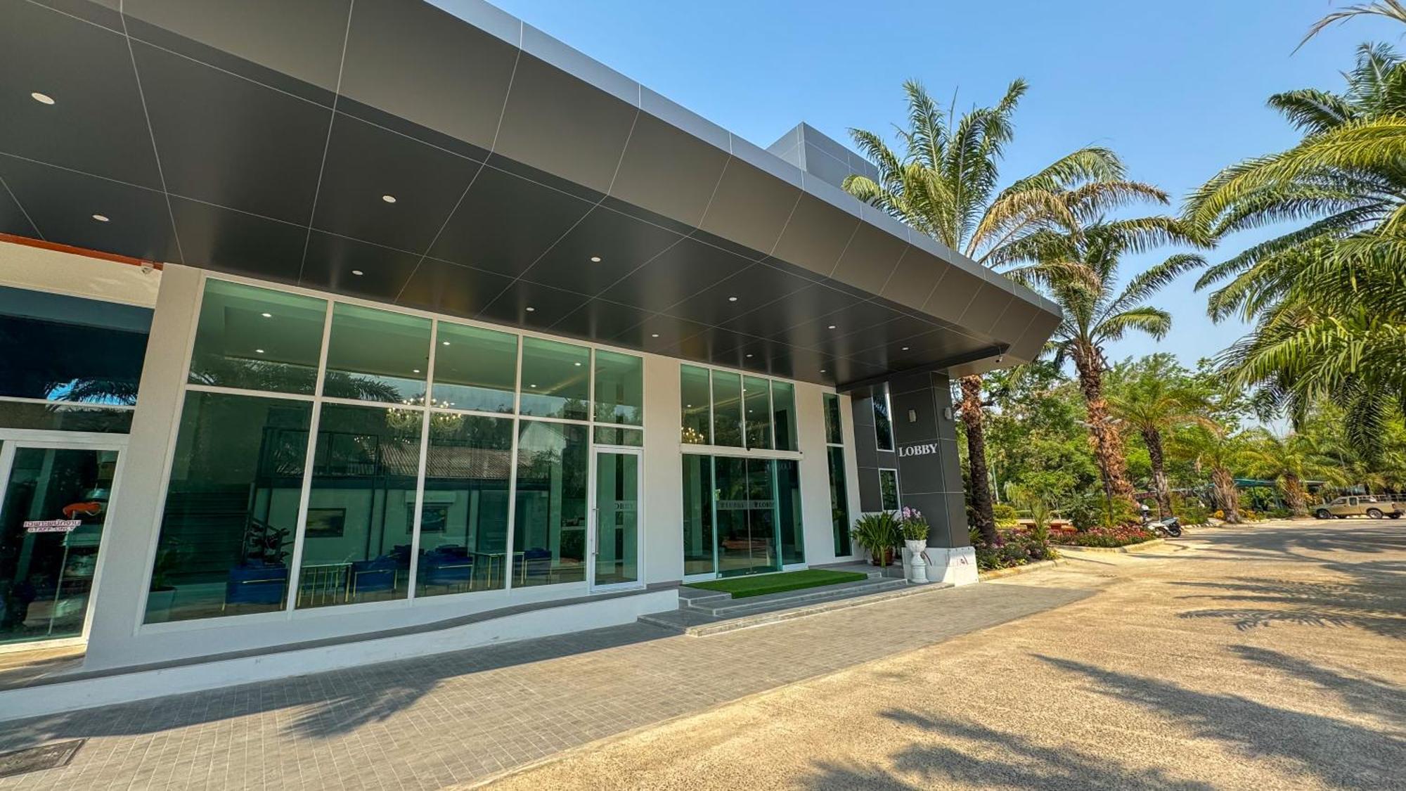 Baan Suan Khun Ta And Golf Resort Ubon Ratchathani Exterior photo