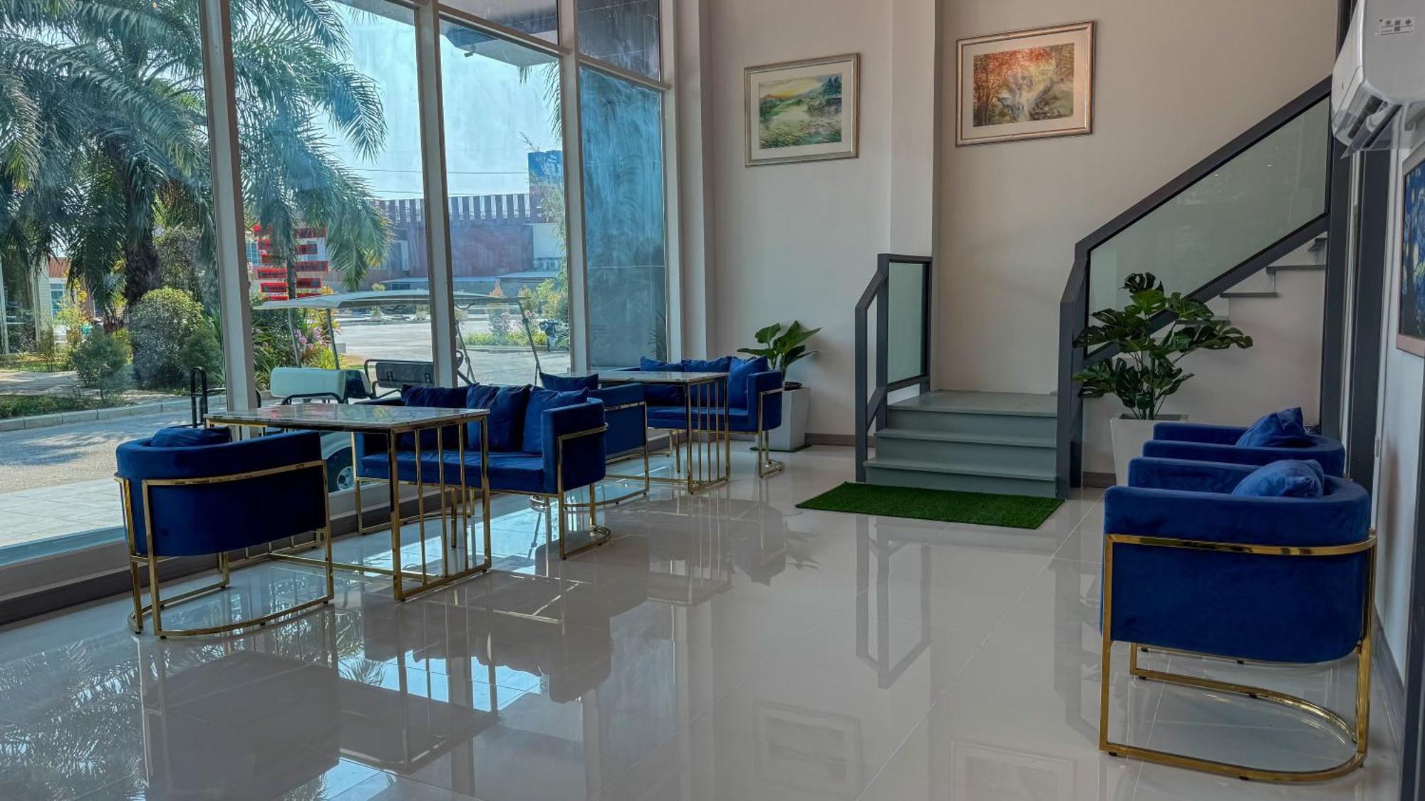 Baan Suan Khun Ta And Golf Resort Ubon Ratchathani Exterior photo