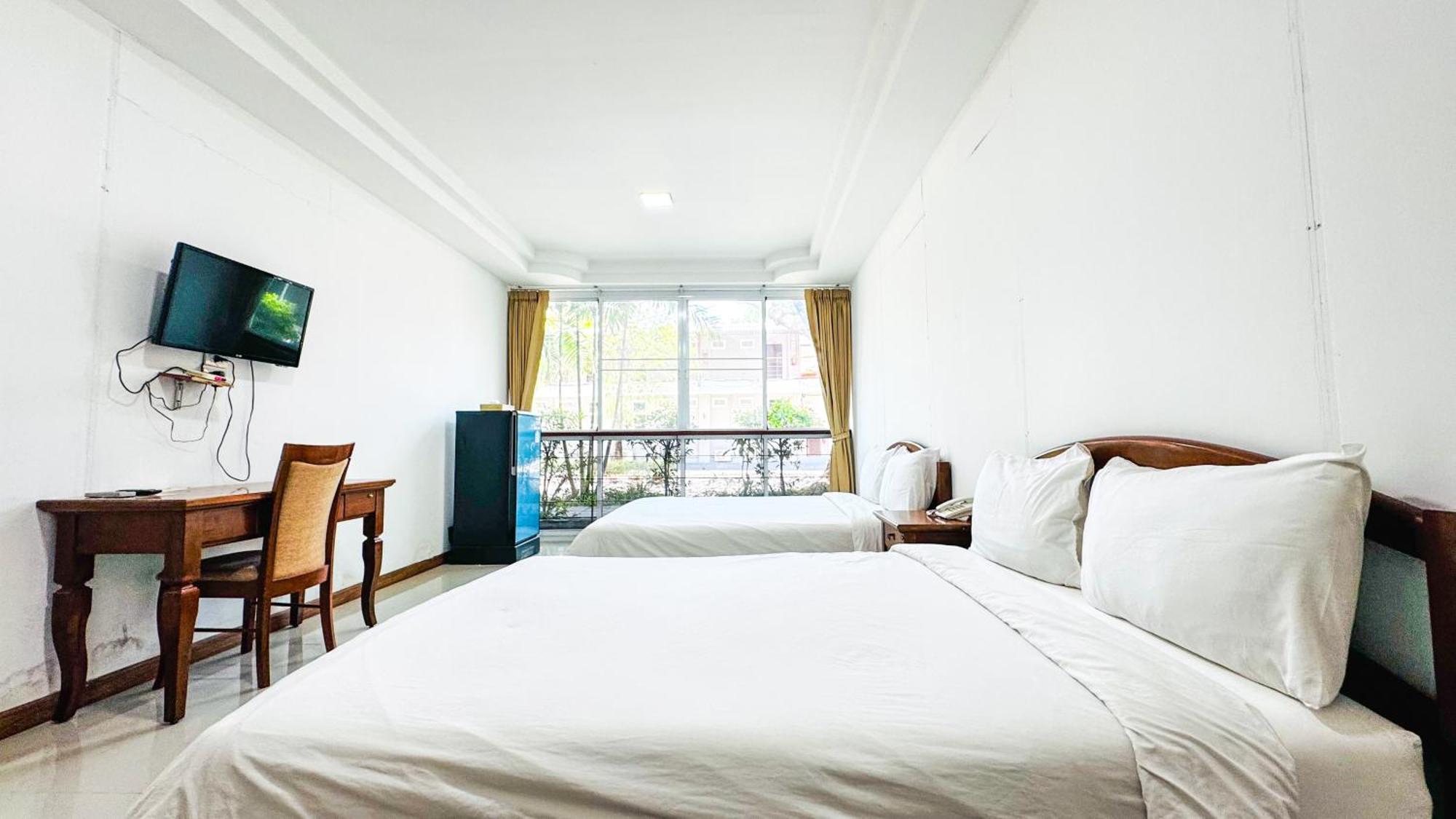 Baan Suan Khun Ta And Golf Resort Ubon Ratchathani Exterior photo