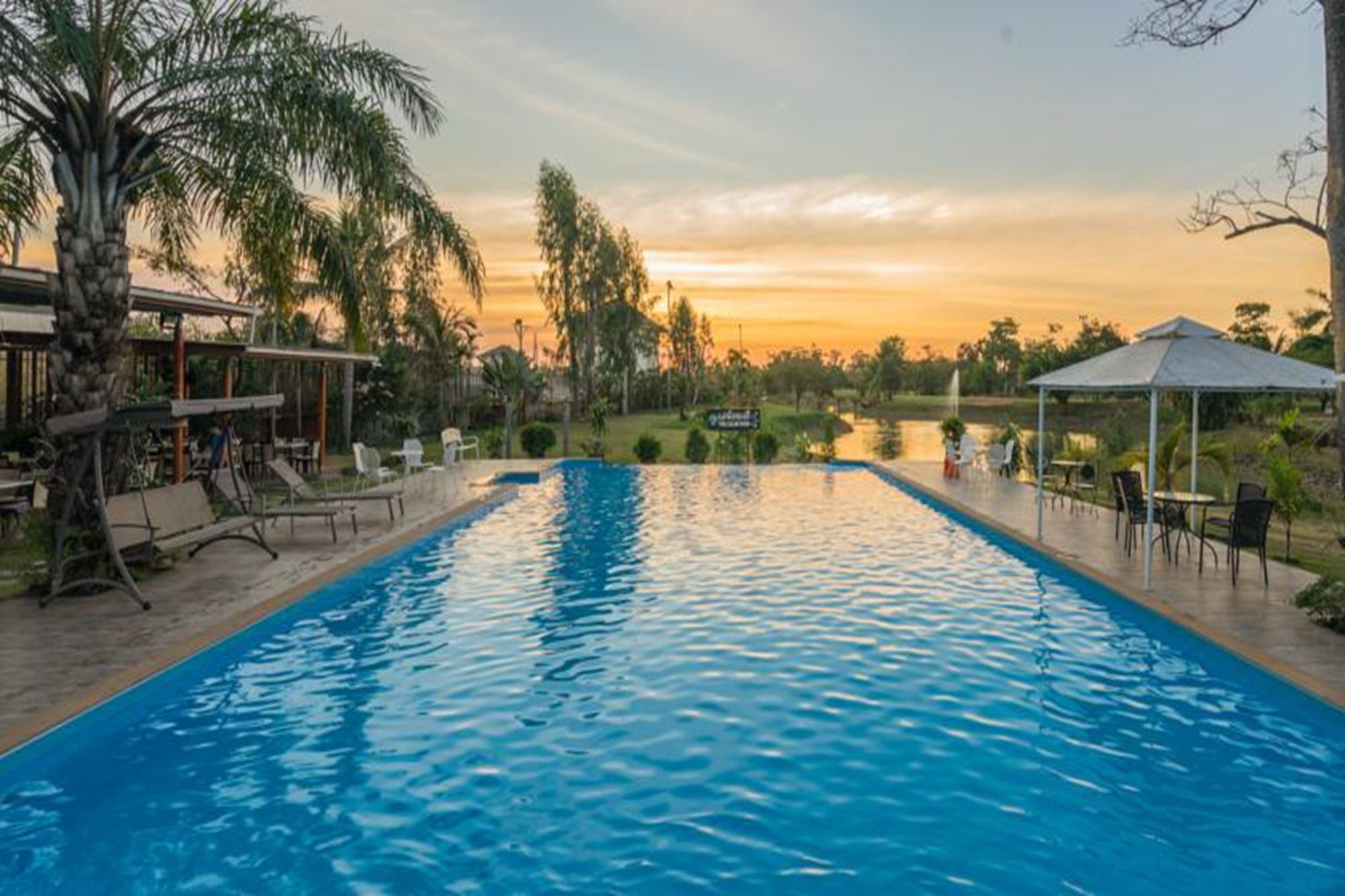 Baan Suan Khun Ta And Golf Resort Ubon Ratchathani Exterior photo