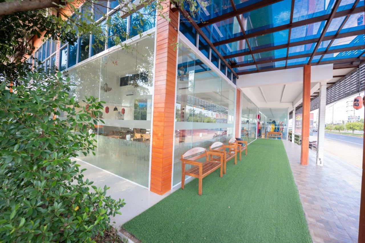 Baan Suan Khun Ta And Golf Resort Ubon Ratchathani Exterior photo